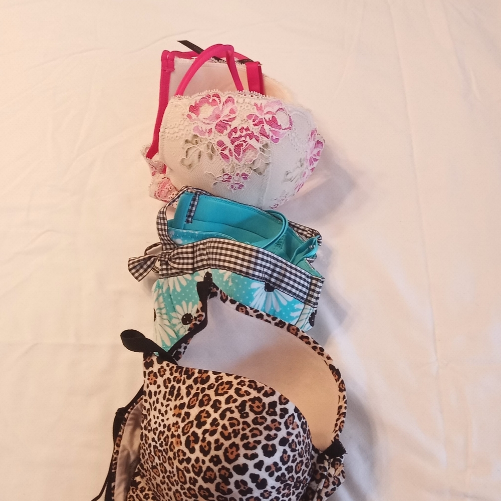Bras - Picture 4 of 4